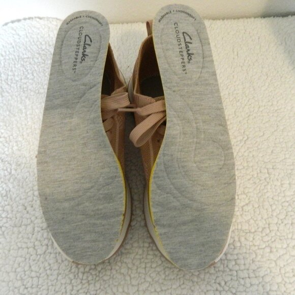 8.5 Clarks PINK/PEACH Circuit Tie Tennis Shoes Very Nice Clarks - Picture 7 of 7